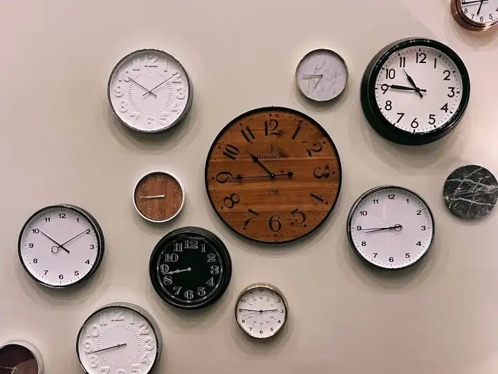 A lot of clocks